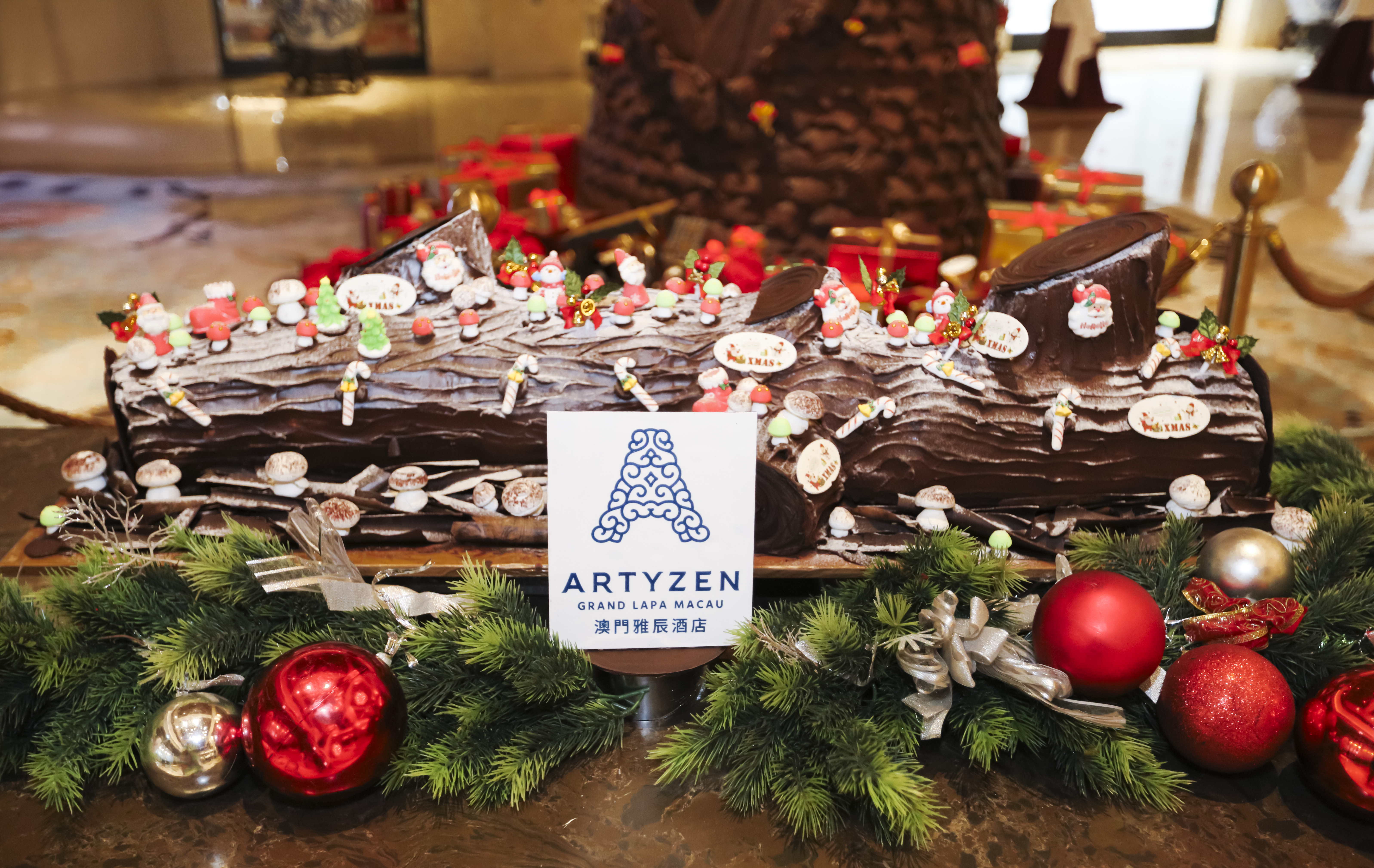 “Louis Vuitton x Wynn Palace Macau” Unveils Holidays Carousel for the Festive Season